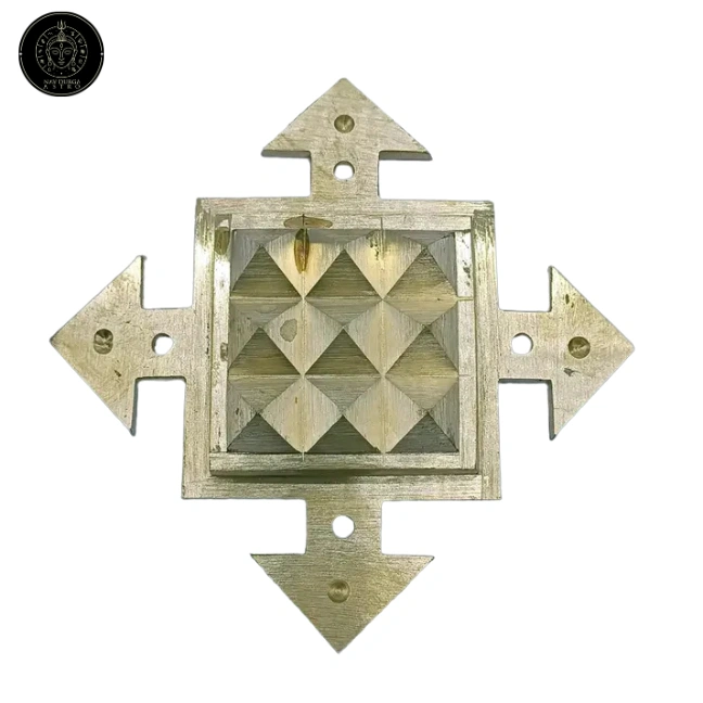 Four Direction Arrow with Pyramid Plate
